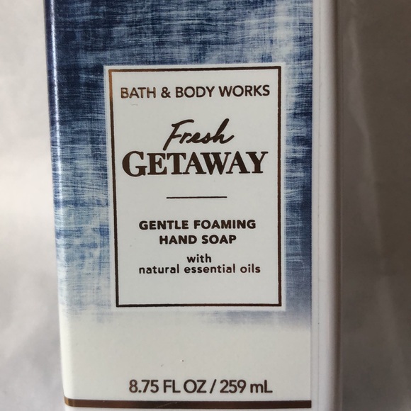 NWT Bath & Body Works Fresh Getaway Gentle Foaming Hand Soap 8.75 fl oz. - Picture 5 of 8